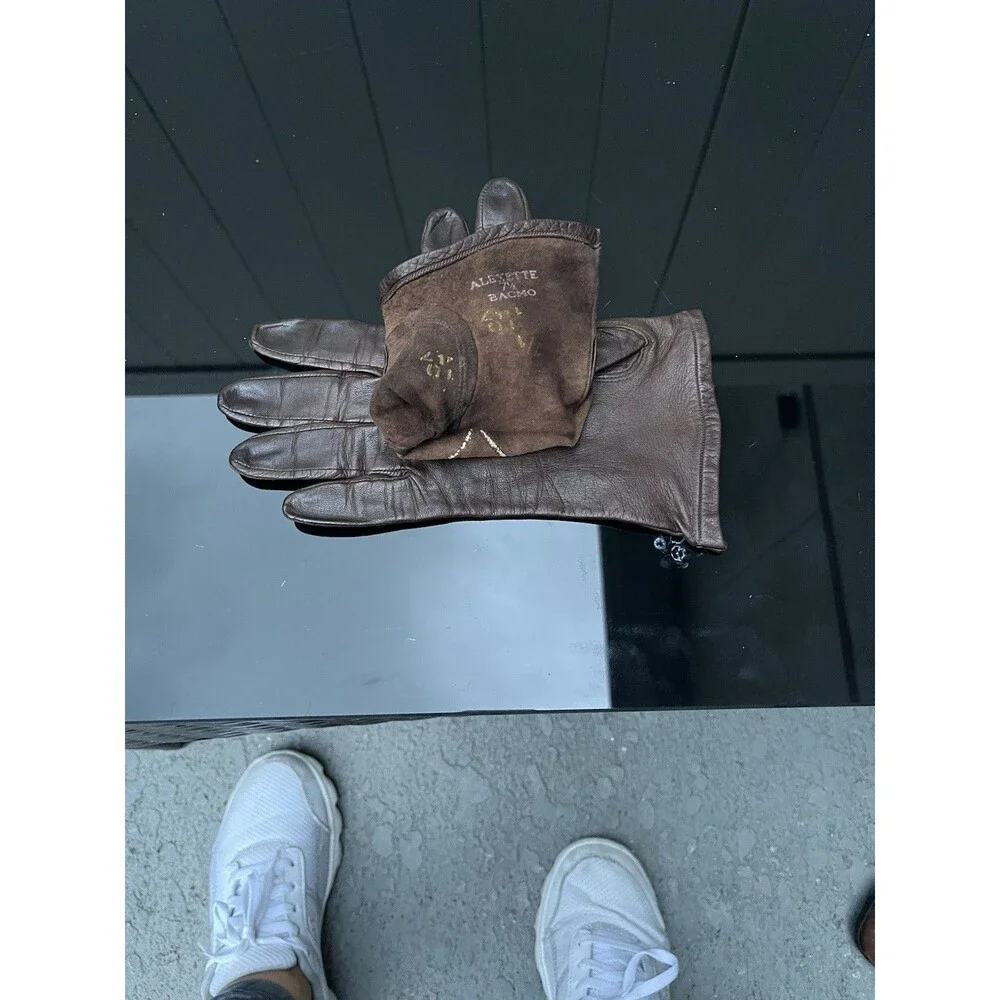 Bacmo  Woman's Brown Leather Lined Wrist Gloves Size 7 1/2 Solid Casual